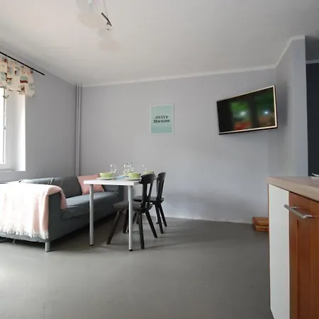 Jolly House Apartment *